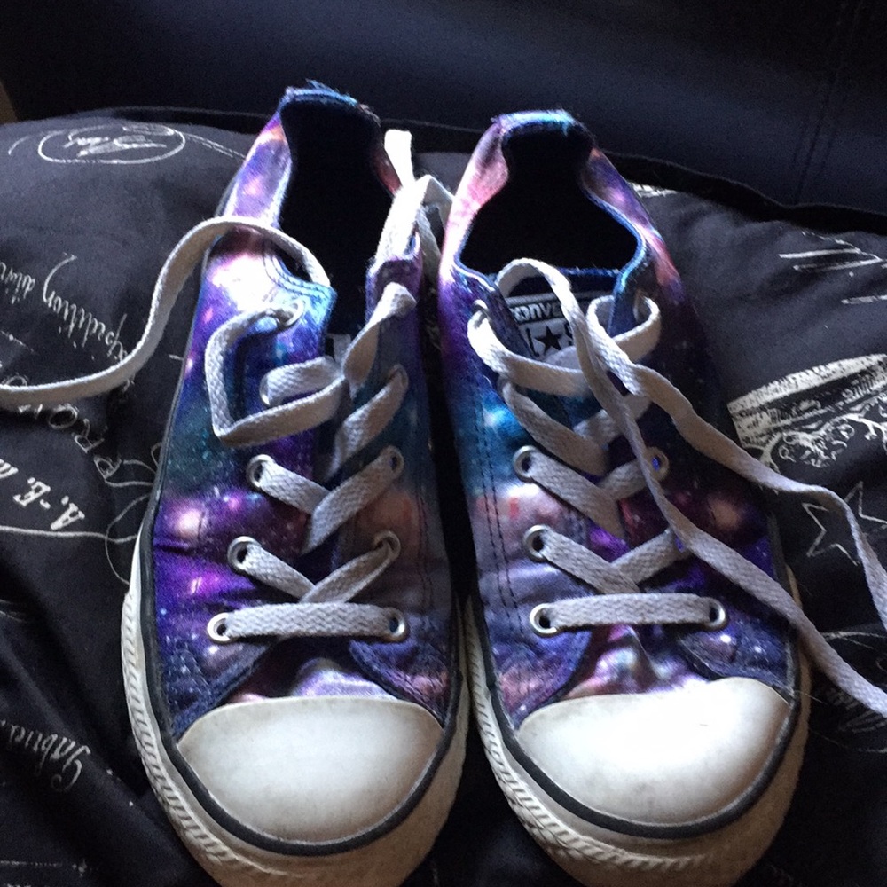Girls converse